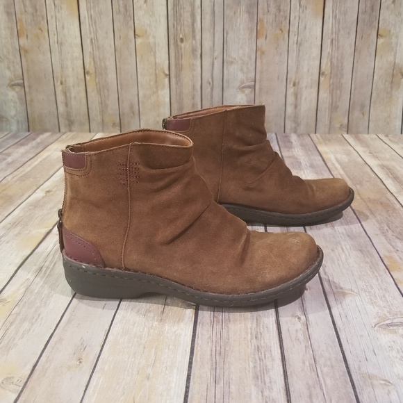 Clarks Shoes - Clarks Brown Ankle Boots size 7.5